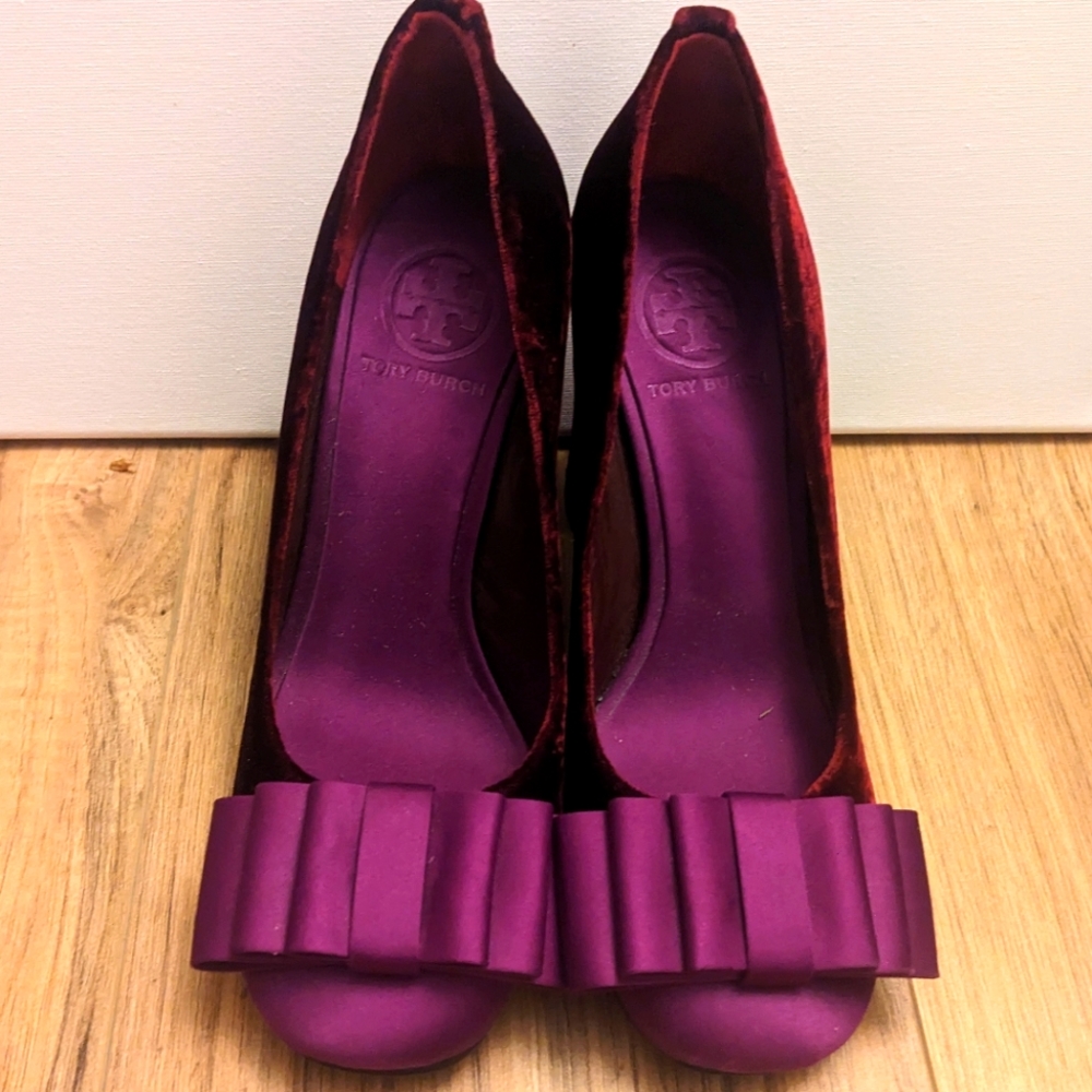 I'm selling purple velvet Tory Burch high heels, Shoe sizing 7 1/2.